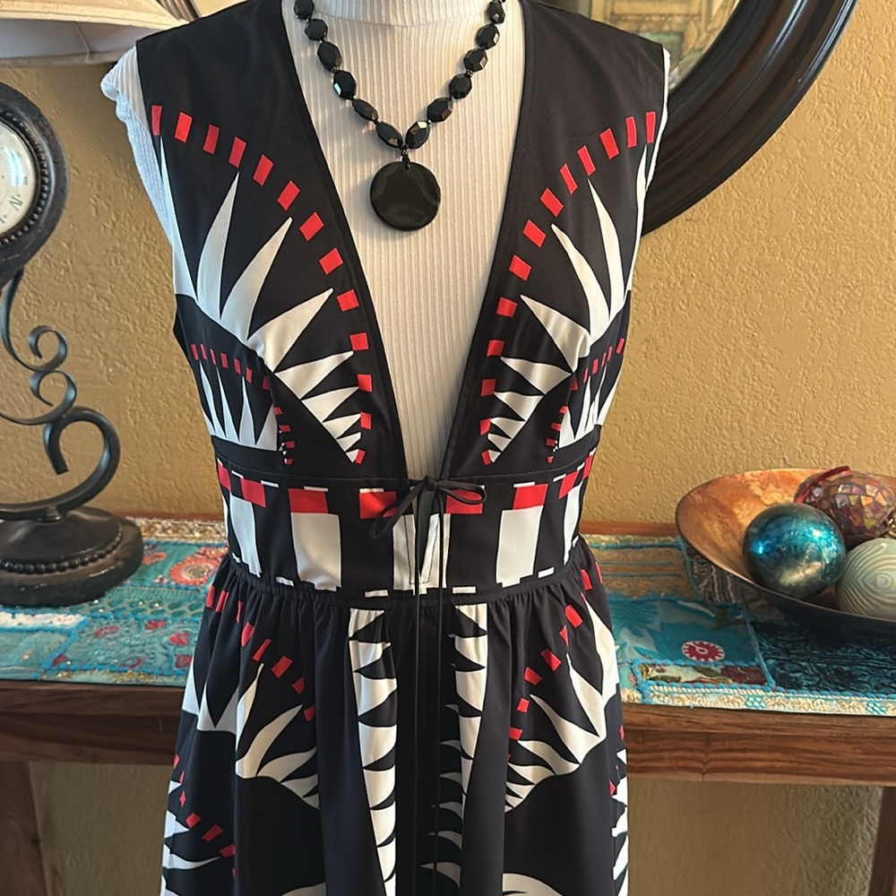 Stylish Black and Red Geometric Dress - Picture 6 of 9